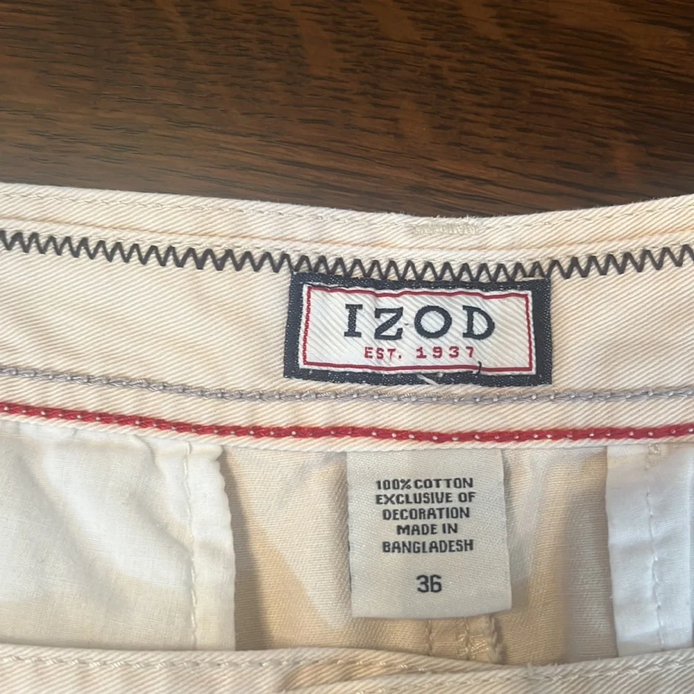 IZOD Men’s Cargo Shorts. Size 36. Light Tan.